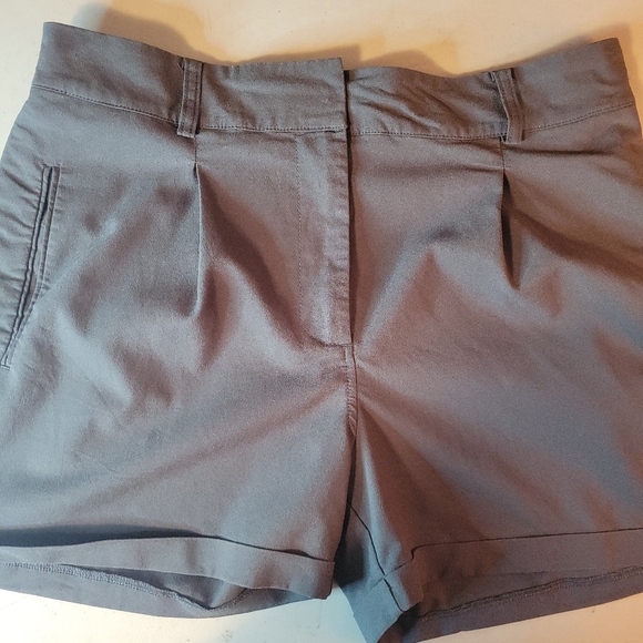 Nicole Bridger Gray Women's Shorts - Picture 2 of 9